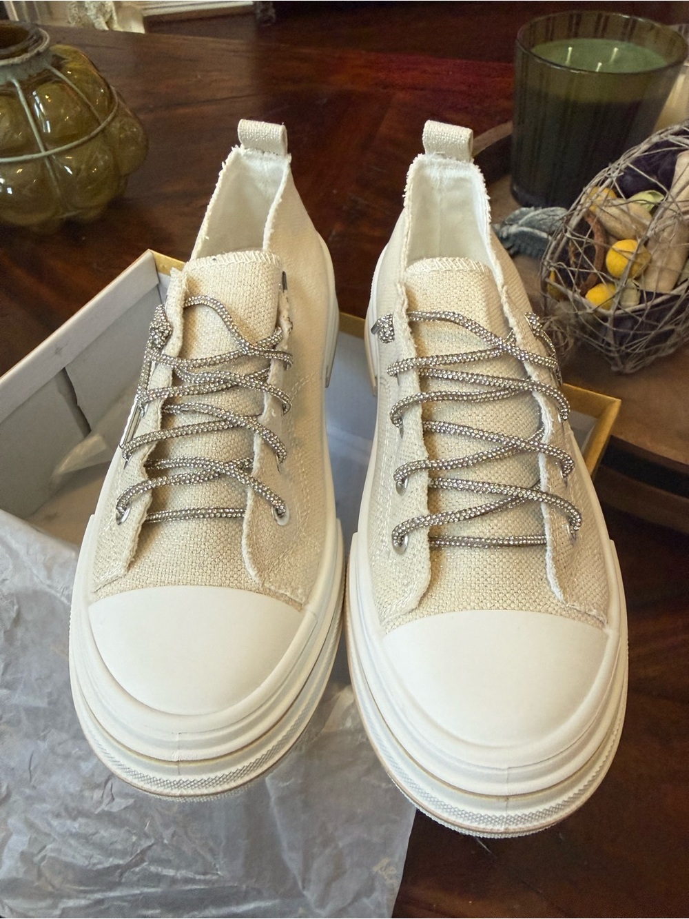Very G Aman Natural Sparkle Seakers Women Size 9 with Rhinestone Laces
